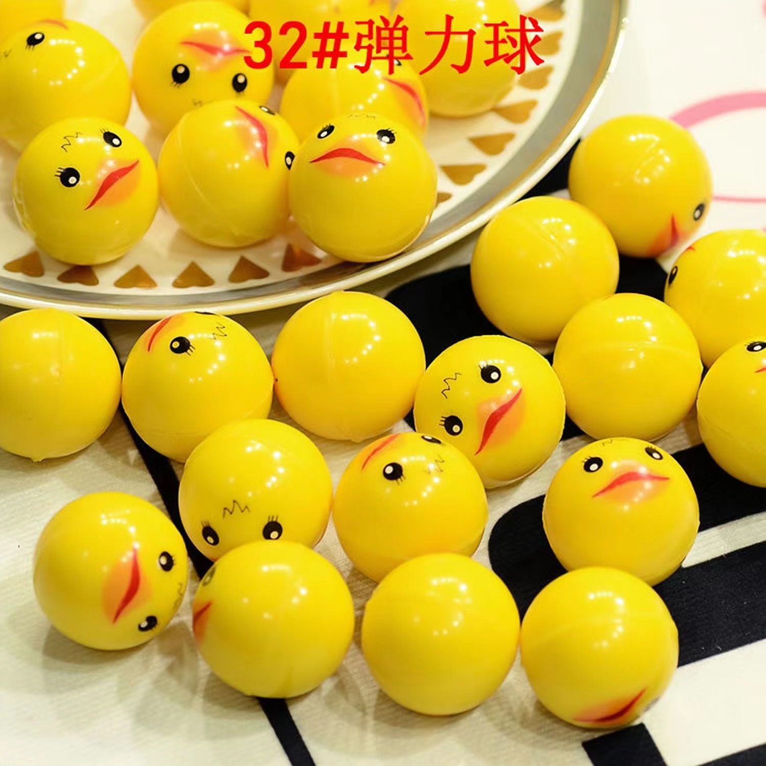 Piłeczki skaczące 32 mm, plast – Party Games Egg recenzja i cena